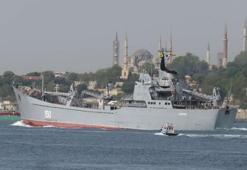 Rus savaş gemisi İstanbul Boğazı'ndan geçti