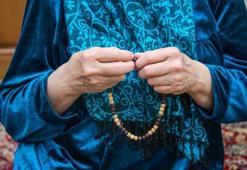 Tesbih Namazı nasıl kılınır, kaç rekattır? Tesbih namazı ne zaman kılınır, kılınırken hangi dua okunur, kaç tane tespih çekilir??