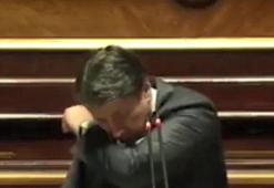 Dünyayı şoke eden görüntü! İtalya Başbakanı Conte'nin öksürük krizine 'Maske tak' tepkisi