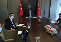 Cumhurbaşkanı Erdoğan, AK Parti'nin 81 İl Teşkilatı ile videokonferans yöntemiyle bayramlaştı