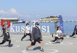 Sahilde sosyal mesafeli sabah sporu!
