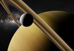 Titan, Satürn'den sanılandan 100 kat daha hızla  uzaklaşıyor