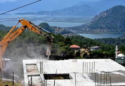 İztuzu Plajı'nı gören mahallede, kaçak yapıların yıkımına başlandı