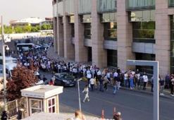 İstanbul Adalet Sarayı önünde uzun kuyruklar oluştu