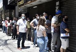 Resmen akın ettiler! Ucuz dolar için saatlerce bekliyorlar...