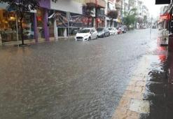 Yalova'da sağanak! Yollar göle döndü, iş yerlerini su bastı