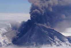 Endonezya'da Merapi Yanardağı'nda patlama