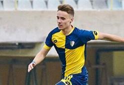 Fenerbahçe bir transferi daha bitirdi! 5 yıllık imza...
