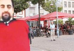 FETÖ'cü Zekeriya Öz'e yumruk! 'O vatan hainini görsek senden önce biz hallederiz'