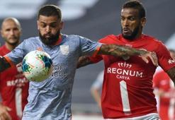 Lider Başakşehir deplasmanda 3 puanı 2 golle aldı