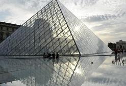 Louvre Müzesi yeniden ziyarete açıldı