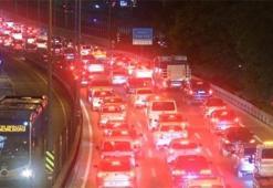 Haliç Köprüsü'ndeki çalışma gece trafiği kilitledi