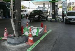 Gaziosmanpaşa'da yolcu otobüsü benzinliğe daldı