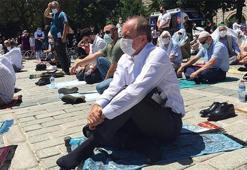 CHP’li Muharrem İnce cuma namazını Sultanahmet'te kıldı