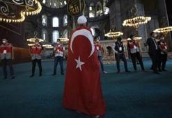 Dışişleri Bakanlığı'ndan Yunanistan'da Türk bayrağı yakılmasına çok sert tepki!