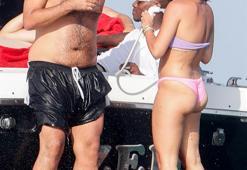 Rita Ora'nın çıplak pozları olay oldu!