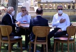 Bakan Akar, Kayseri'de anne ve babasının kabrini ziyaret etti