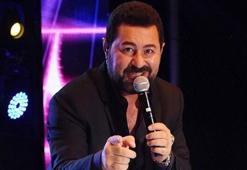 Serkan Kaya sahnede Orhan Gencebay'ı selamladı