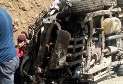 Hakkari'de bir araç uçuruma yuvarlandı! Çok sayıda ölü var...