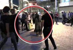 Taksim'de iki kadın birbirine girdi