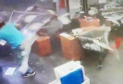Beyrut'taki patlamada şok dalgasının gücü böyle görüntülendi!