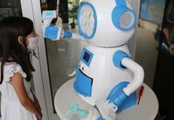 Ateş ölçüp dezenfektan sıkan, maske veren robot geliştirdiler