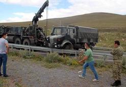 Ardahan'da askeri araç bariyerlere çarpı: 5 yaralı