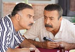 Arif ve Zekeriya köşeye sıkıştı! Eşleri gerçekleri öğrenecek mi?