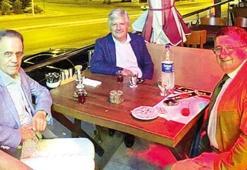 Maskesiz restoran fotoğrafına eleştiri geldi