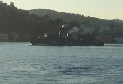 2 Rus askeri gemisi peş peşe İstanbul Boğazı'ndan geçti