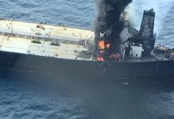 Sri Lanka'da 2 milyon varil petrol taşıyan tanker yandı: 1 ölü