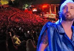 Mabel Matiz konserinde sosyal mesafe hiçe sayıldı