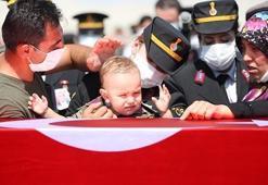 Şehitlere veda! Küçük Sabri Mete babasını böyle uğurladı...