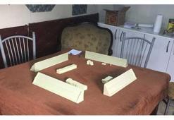 Kahveci yakalanmamak için evi oyun salonuna çevirmiş