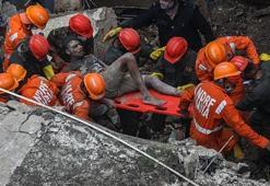 Hindistan'da bina çöktü! 8 kişi hayatını kaybetti