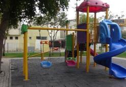 Çocuk parkında iğrenç olay! Zabıta linçten zor kurtardı