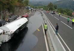 Zift yüklü tanker devrildi, Bolu Dağı ulaşıma kapandı