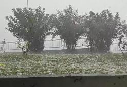 İstanbul'da dolu yağışı! Yerler kısa sürede beyaza büründü