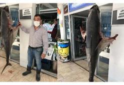 Gören fotoğrafını çekiyor! Tam 90 kilo, 1.75 boyunda...