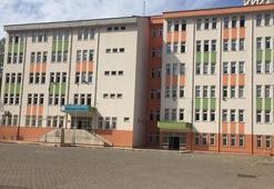 Öğretmen ve öğrencide corona virüs çıktı, 30 öğrenci karantinada
