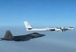 ABD jetleri Rus savaş uçağının önünü kesti!