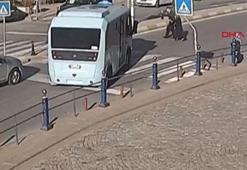 Tuzla'da minibüs şoförü yaşlı çift için yolu kesti