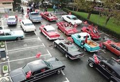 Kadıköy'de klasik otomobillerden Cumhuriyet konvoyu