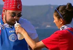 MasterChef'te Ayyüce sirkeyi yanlışlıkla Eray'ın burnuna sıktı!