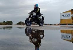 Yağmurda motosiklet kullanırken dikkat