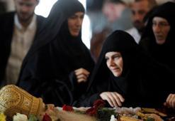 Koronavirüsten ölen Piskopos Amfilohije'nin naaşını öpmüşlerdi! Dünyayı sarsan görüntüler sonrası 'korona' şoku