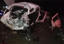 Gece yarısı feci kaza: 2 ölü, 3 yaralı