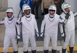 NASA ve SpaceX, 4 astronotu uzaya gönderdi