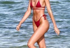 Candice Swanepoel kırmızı bikinisiyle ortalığı yaktı,geçti!
