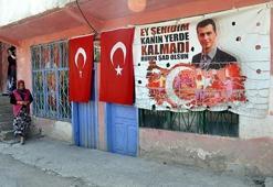 Şehit öğretmenin ailesinden, teröristin evine taziyeye giden HDP'lilere tepki